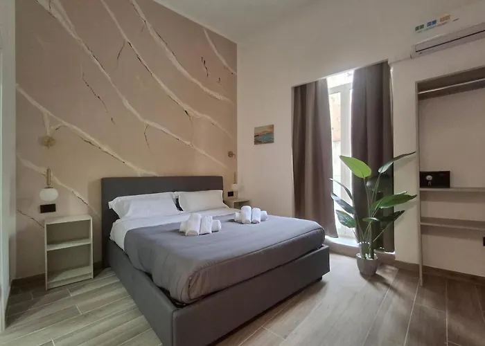 Palace Ecce Hom0 Affittacamere Napoli