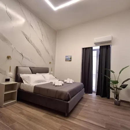 Palace Ecce Hom0 4* Napels